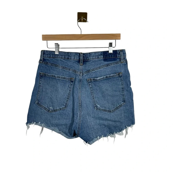 Abercrombie & Fitch Ultra High Rise Mom Curve Love Denim Shorts in Blue Size 32 - Picture 7 of 9